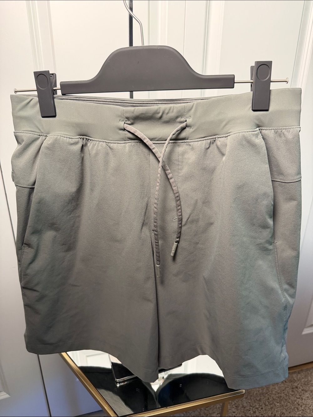 Lululemon women’s Athletic Drawstring Shorts - Olive Green small zip pocket